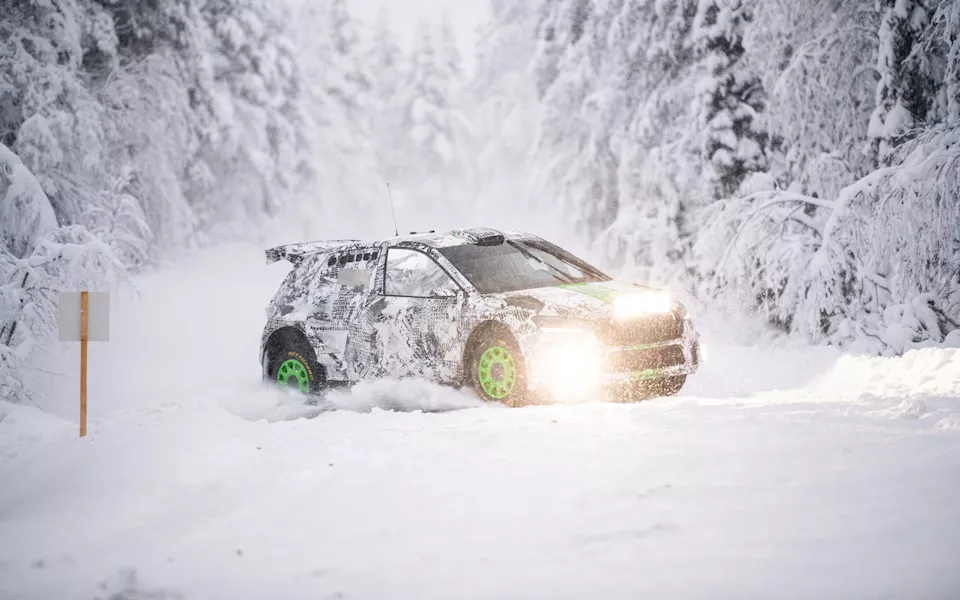 سكودا تختبر فابيا المخصصة للرالي بجيلها الجديد على الثلج – صور