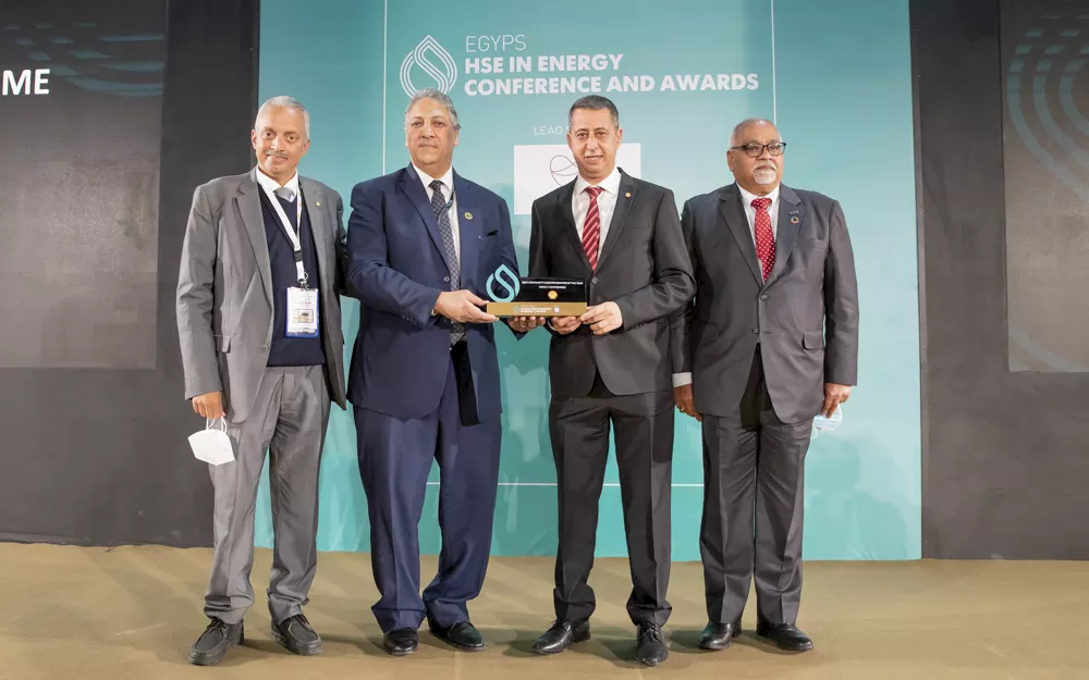 شل تفوز بجائزة التميز في السلامة والصحة والبيئة بـ إيجبس 2022  (1)