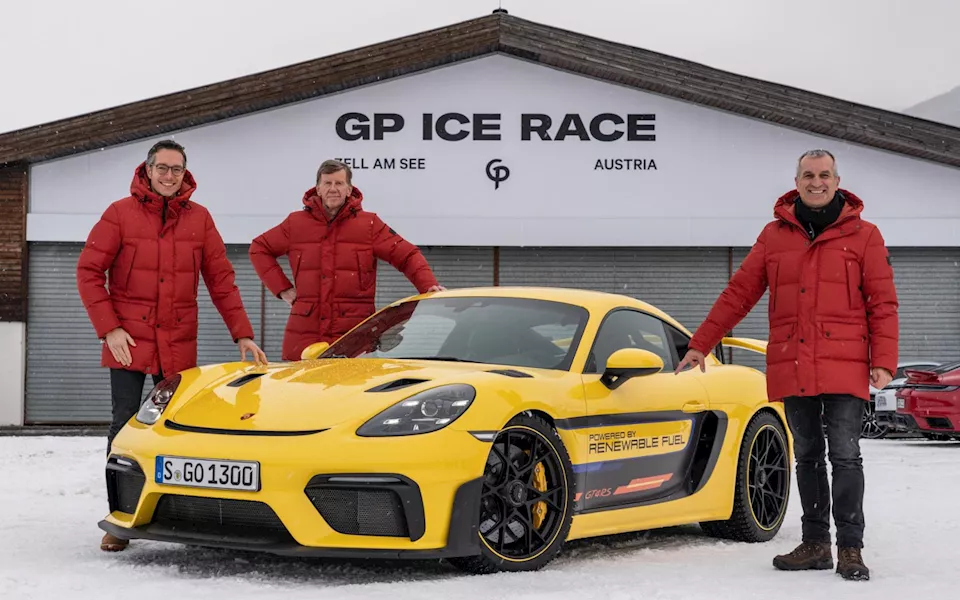 أقوى نسخ بورشه 718 تتحدى الجليد – صور