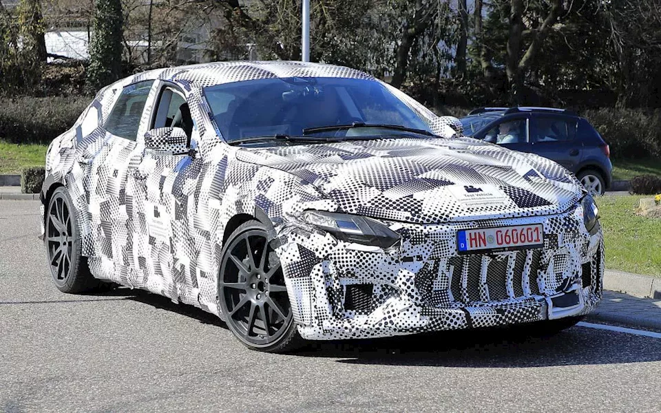 فيراري تؤكد تقديم طرازها الـSUV خلال 2022