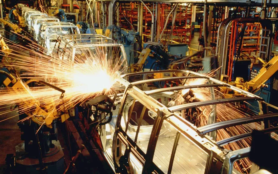 صورة أرشيفية لمصنع سيارات