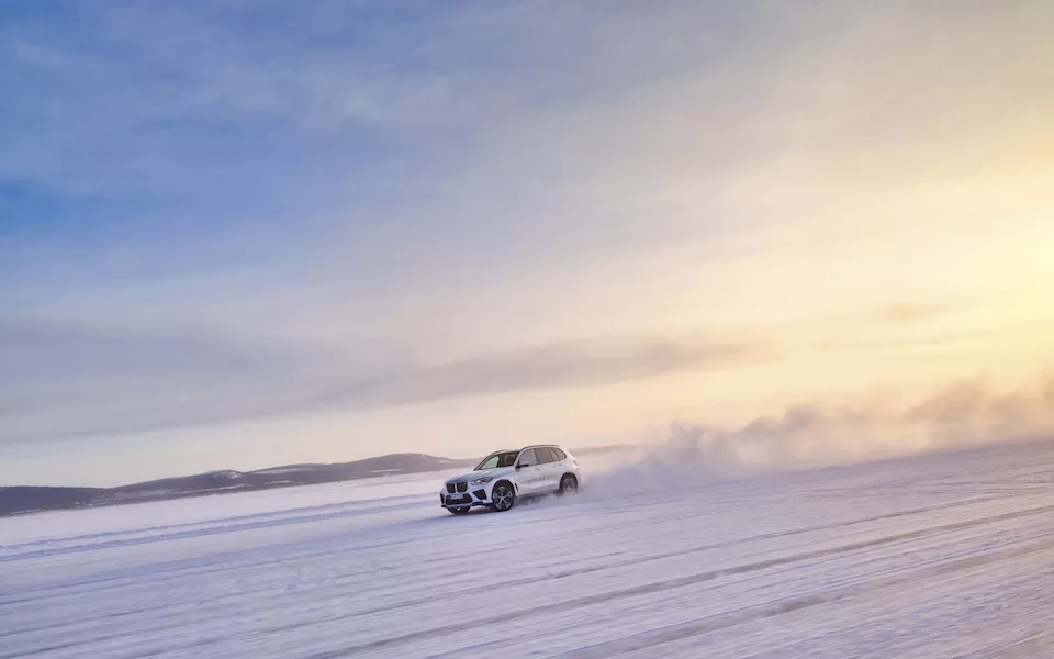 بي إم دابليو iX5 العاملة بالهيدروجينبي إم دابليو iX5 العاملة بالهيدروجين