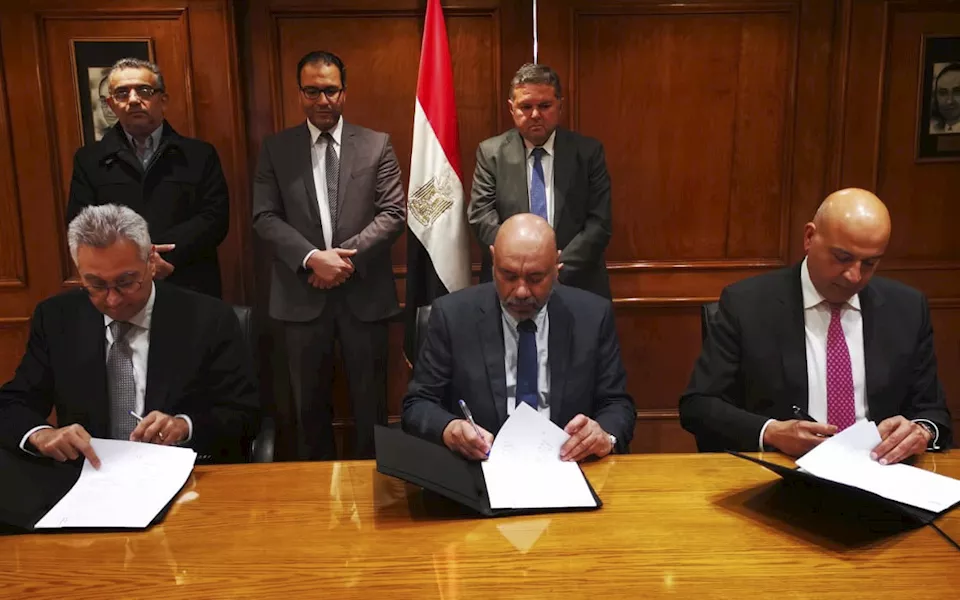 توقيع عقد تأسيس فولتا الوطنية لتوزيع وصيانة السيارات الكهربائية في مصر