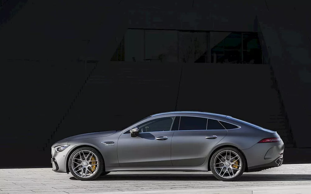 مرسيدس AMG GT 63 رباعية الأبواب بنسخة الفيس ليفت