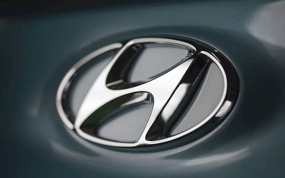 بعد ساعات من زيادة أسعار الدولار .. 20 إلى 50 ألف جنيه زيادات بأسعار طرازات هيونداي 