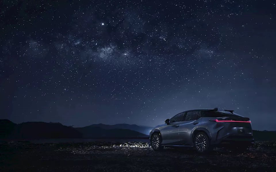 لكزس RZ450e الكهربائية