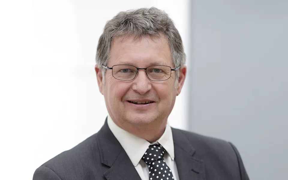 مايك وايتفيلد ، المدير التنفيذي لشركة نيسان أفريقيا