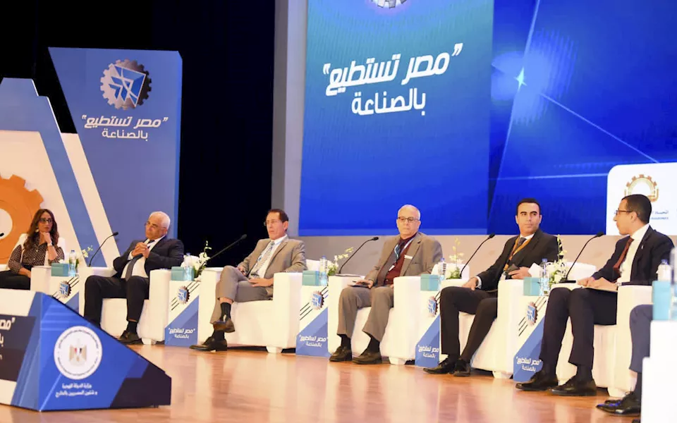 جلسة مستقبل صناعة المركبات ووسائل النقل بمؤتمر مصر تستطيع بالصناعة  (2)