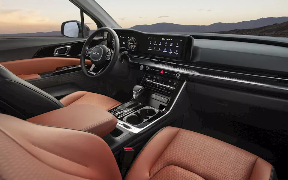 كيا كارنيفال 2023