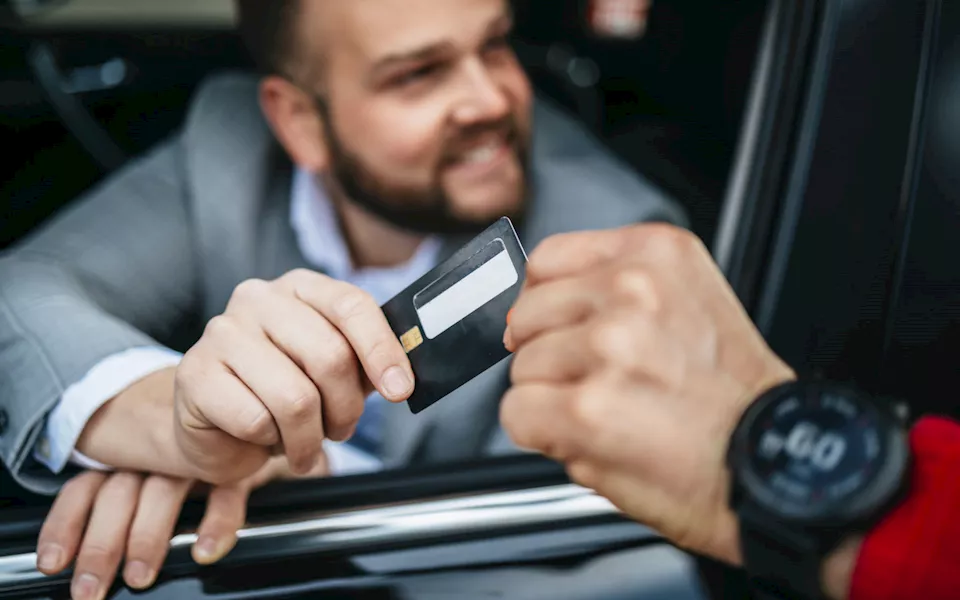 إطلاق خدمة Cash Out في 400 محطة وقود