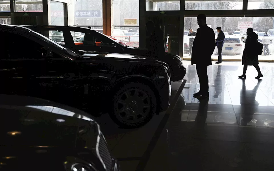 التاجر المستهلك .. عائق جديد أمام قطاع السيارات