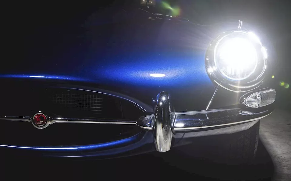 جاجوار E-Type بنسخة فريدة في احتفاليات اليوبيل البلاتيني لملكة انجلترا