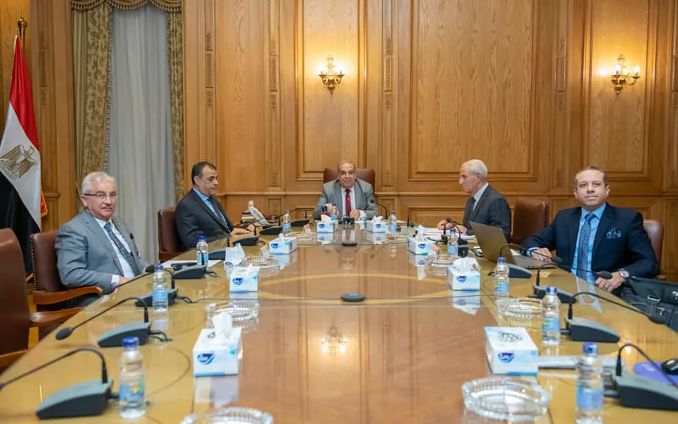 الإنتاج الحربي تتابع مستجدات مشروع EM مع إم جلوري الإماراتية (1)