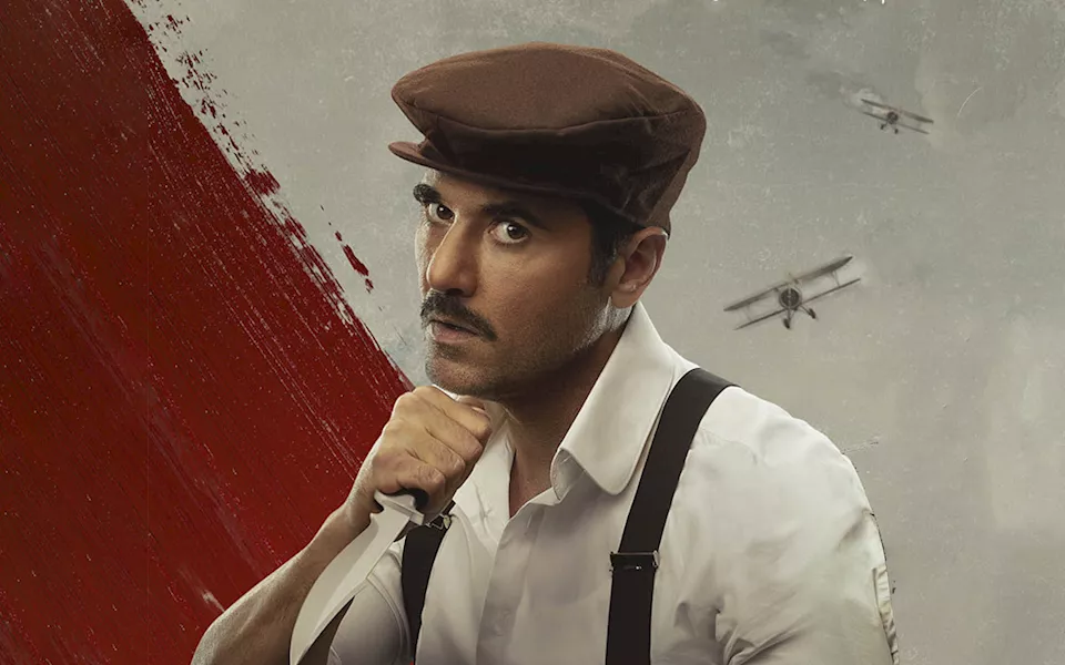 الفنان أحمد عز