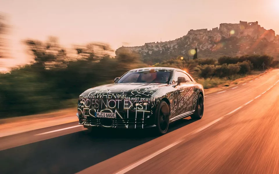 رولز رويس سبيكتر الكهربائية أثناء الاختبارات (1)