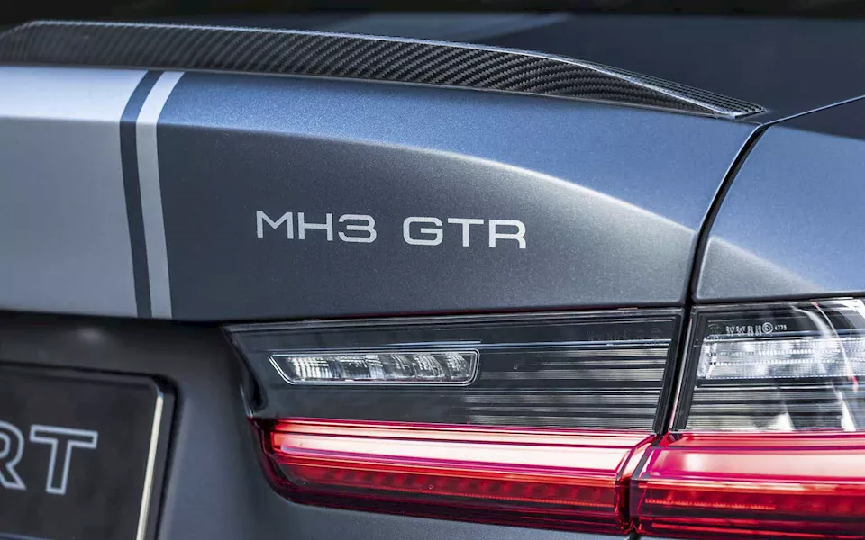 مانهارت تعدل بي إم دابليو M3 لتوليد 650 حصاناً من القوة