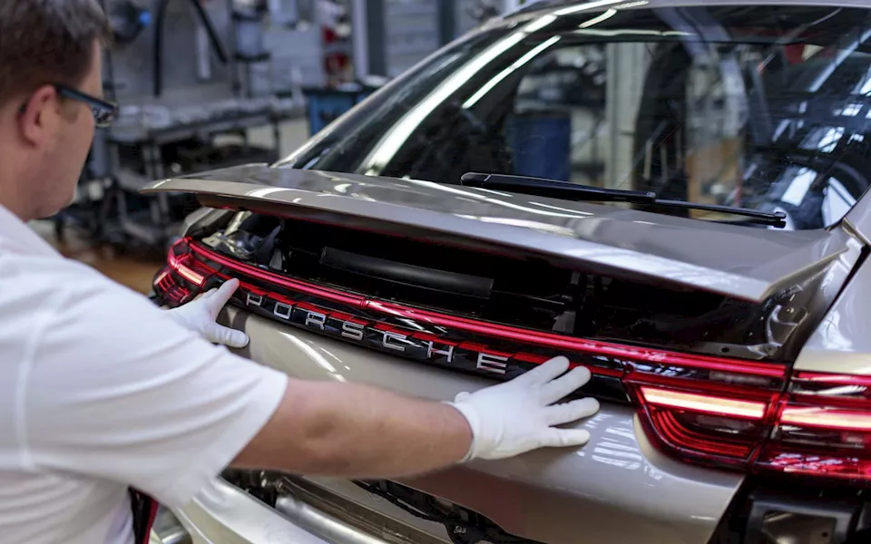 بورشه باناميرا من داخل خطوط الإنتاج