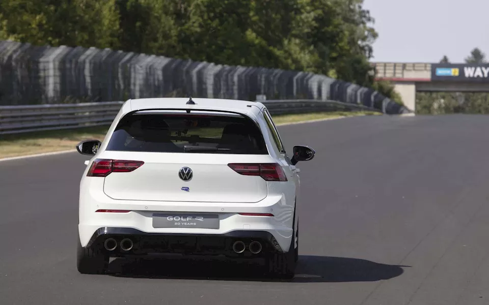 أسرع فولكس فاجن جولف R في التاريخ على حلبة Nurburgring 