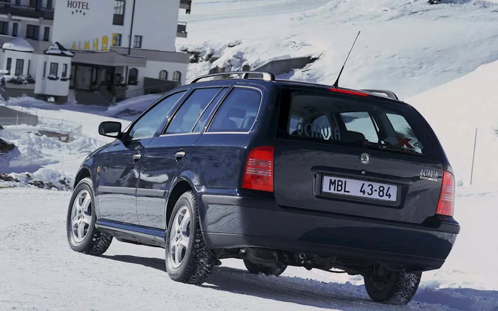 سكودا أوكتافيا كومبي الستيشن في جيلها الأول