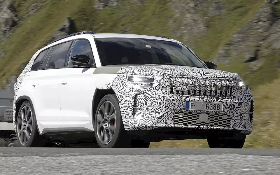 بدء اختبار الجيل القادم من سكودا كودياك على الطرقات (1)