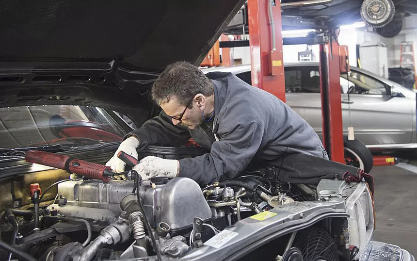 بـ 370 ج.. كاميرا لصيانة المناطق الضيقة المظلمة في عربيتك