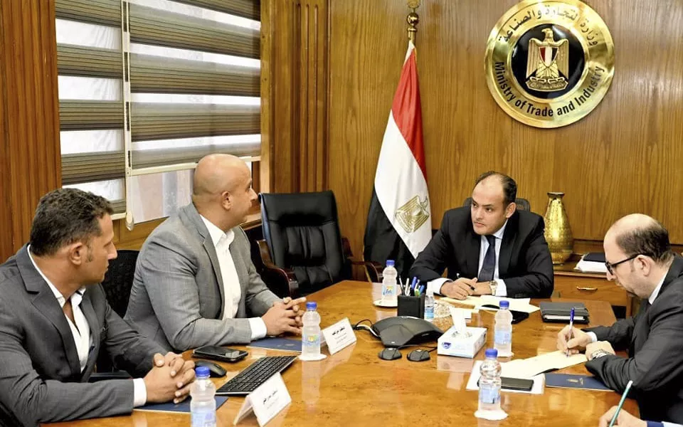 وزير التجارة والصناعة يلتقي بممثلي شيفت إي في 