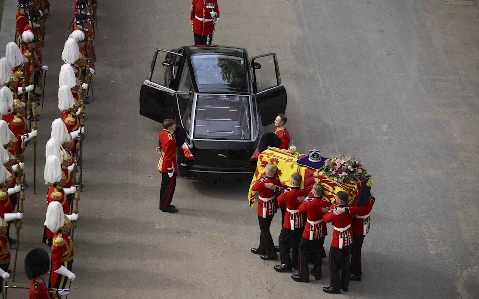 سيارة جنازة الملكة إليزابيث الثانية (1)