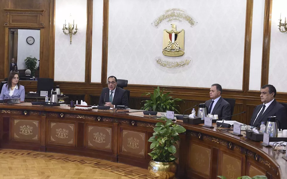 رئيس الوزراء يترأس الاجتماع الأول للجنة العليا لصناعة السيارات  (1)