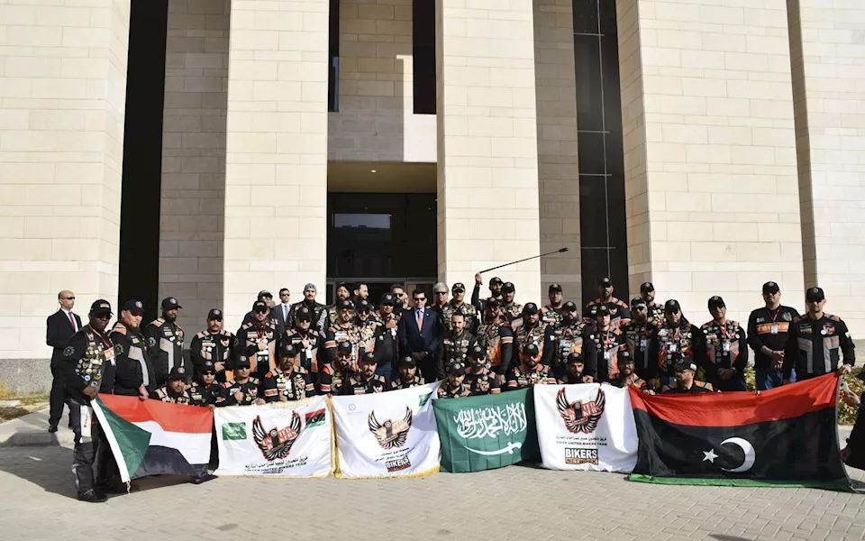 وزير الرياضة يستقبل فريق المتحدون السعودي للدراجات النارية  (2)