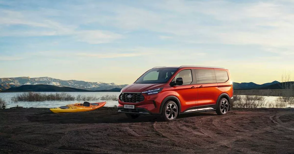  Ford E-Tourneo Custom 