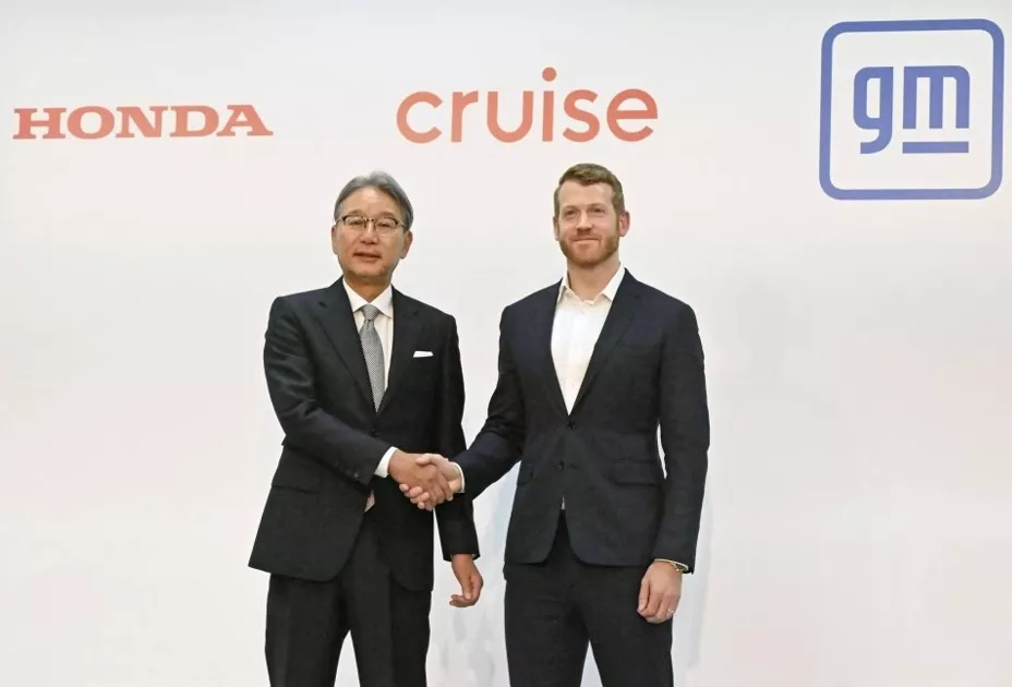 جانب من مؤتمر عقد الشراكة بين جنرال موتورز وهوندا