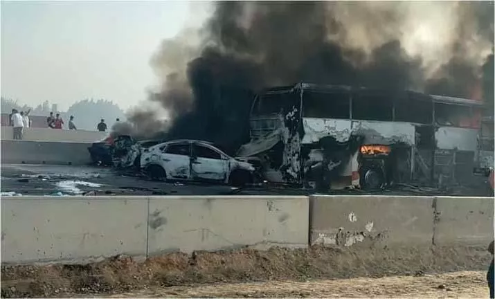 2  جانب من حادث طريق الإسكندرية القاهرة الصحراوي