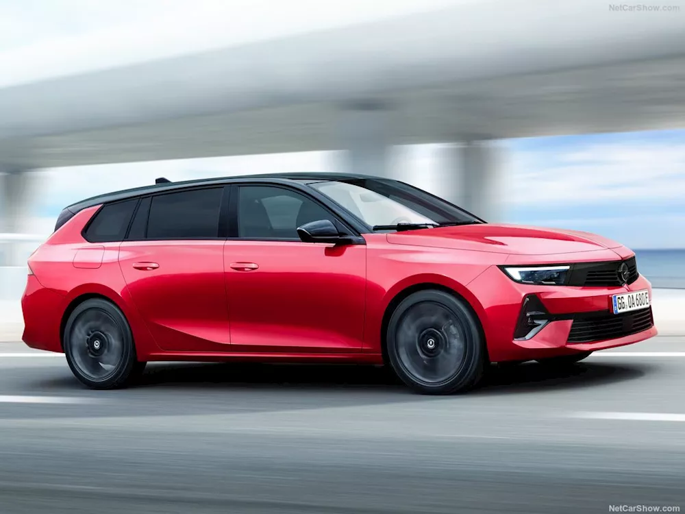 3 أوبل أسترا سبورتس Tourer كومبي الكهربائية