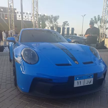 جانب من السيارات السوبر الرياضية والطرازات الكلاسيك