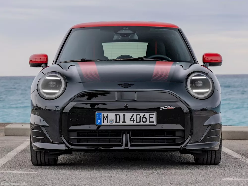 1 ميني Cooper SE - John Cooper Works