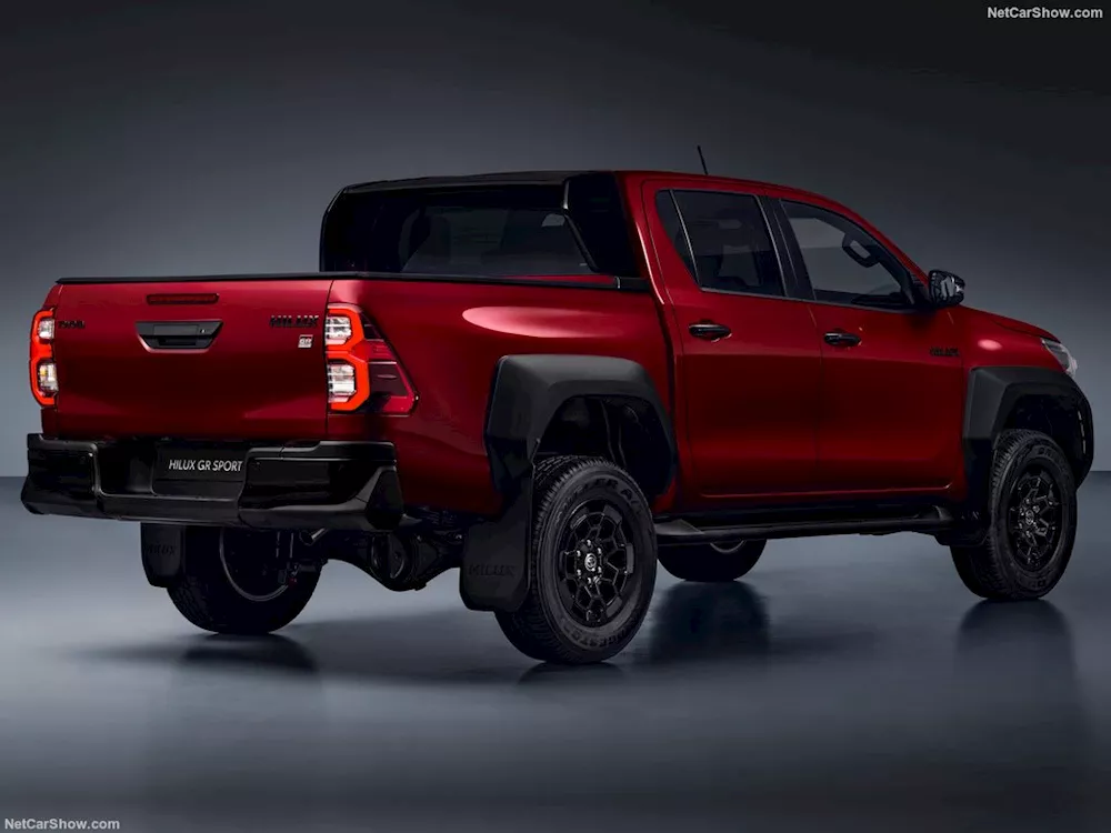3 تويوتا  Hilux موديل 2024