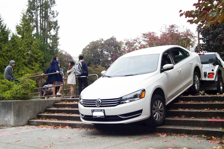 سيارات على السلالم