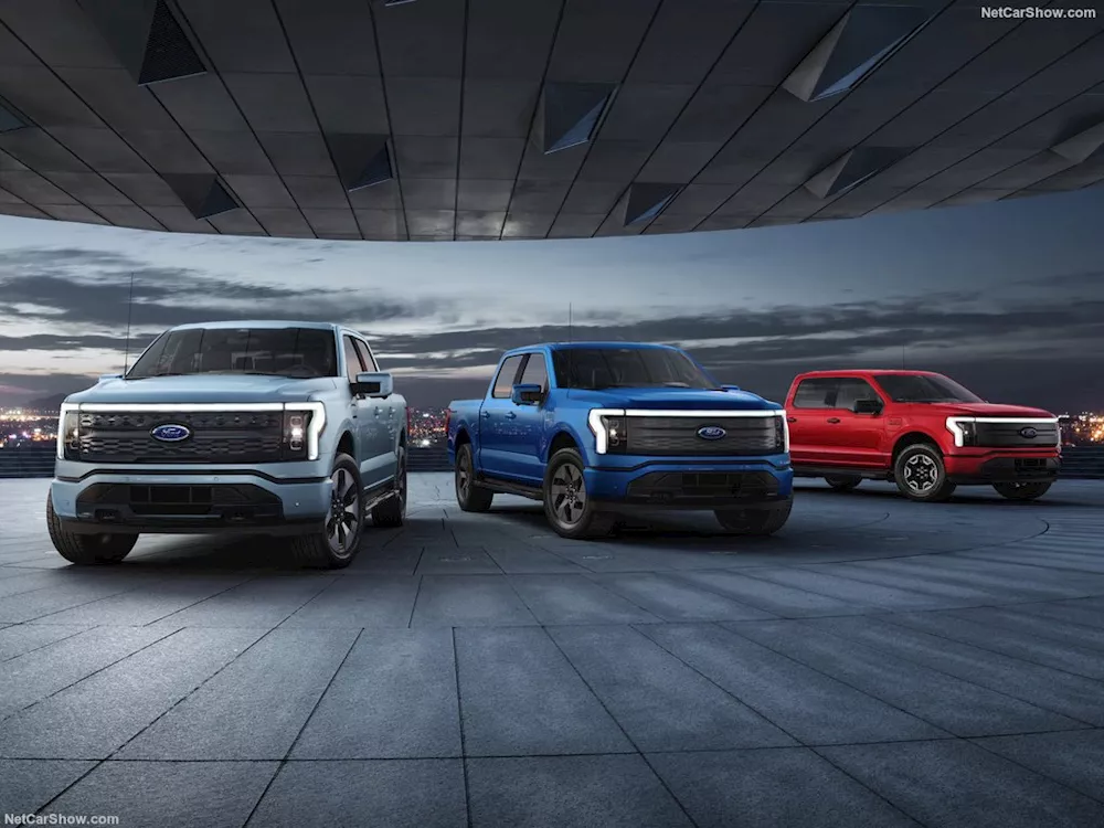 فورد تخفض بيك أب «F-150 الكهربائية» 10 آلاف دولار لمنافسة تيسلا
