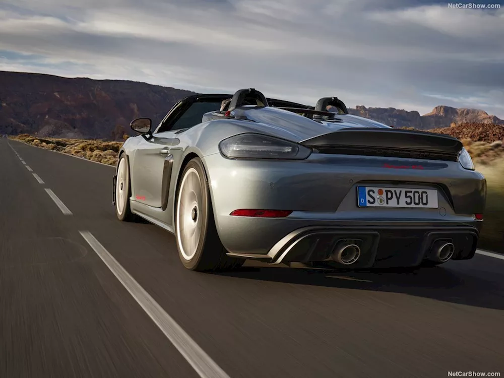 خلفية بورشه 718 Spyder RS موديل 2024