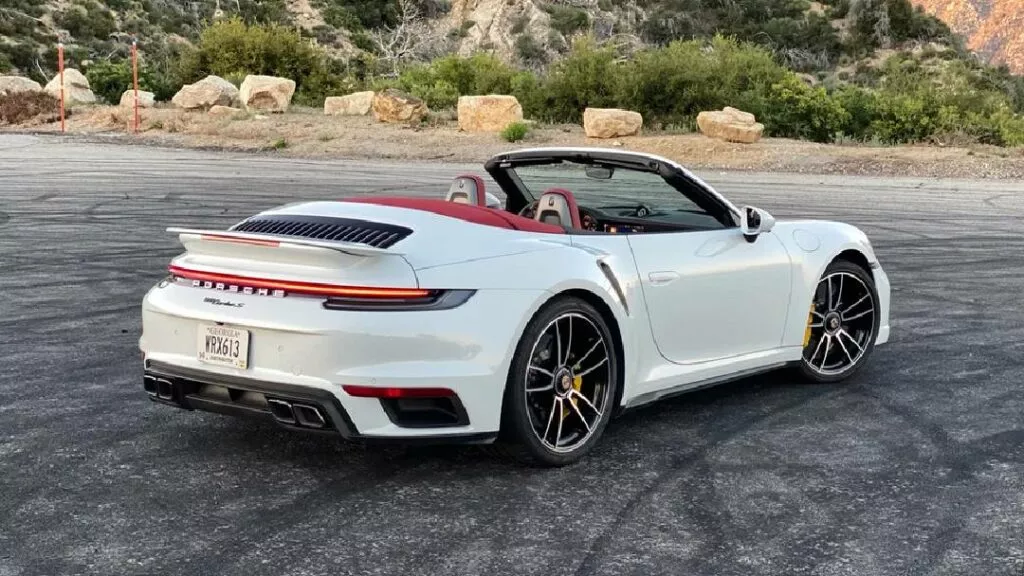 بورشه  911 Turbo S كابروليه موديل 2021