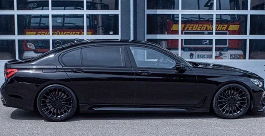 بي إم دبليو M760Li بتعديلات GP Infinitas