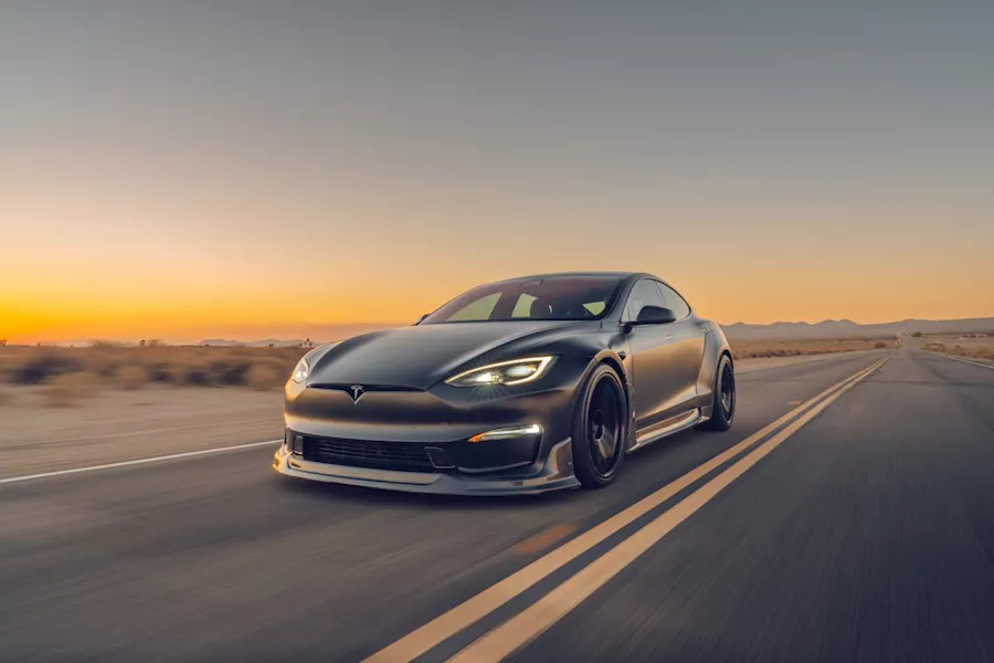 تسلا موديل S بتعديلات دارك نايت