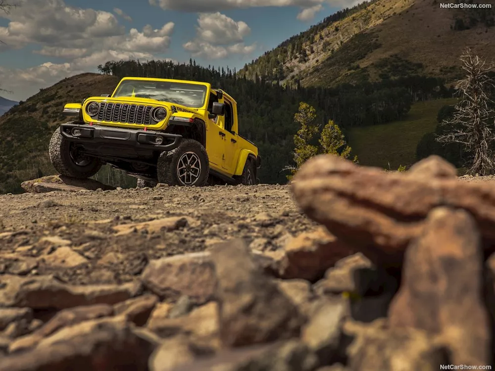 جيب Gladiator بيك آب موديل 2024