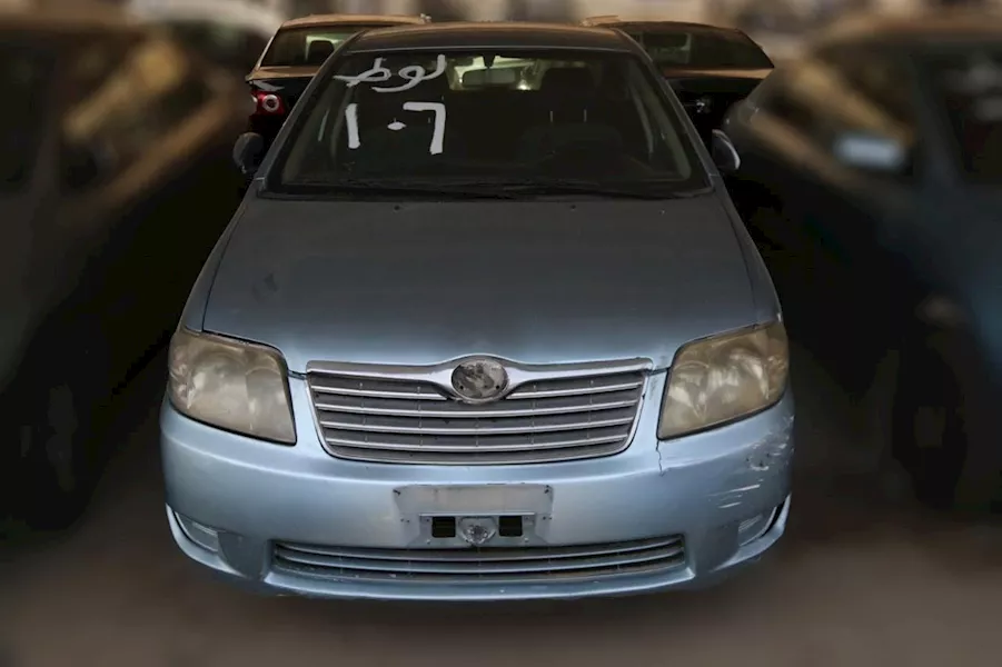 1 جانب من السيارات المعروضة للبيع