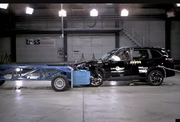 جانب من اختبار سوبارو فورستر بالحوادث