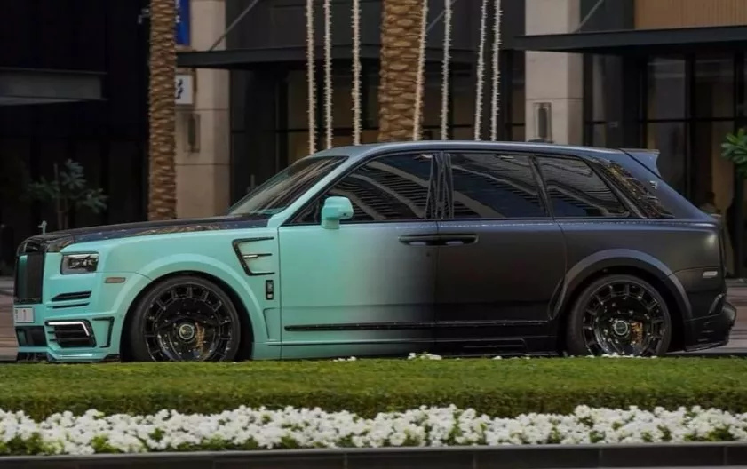 1 سيارة رولز رويس معدلة بأغلى لوحة بالعالم