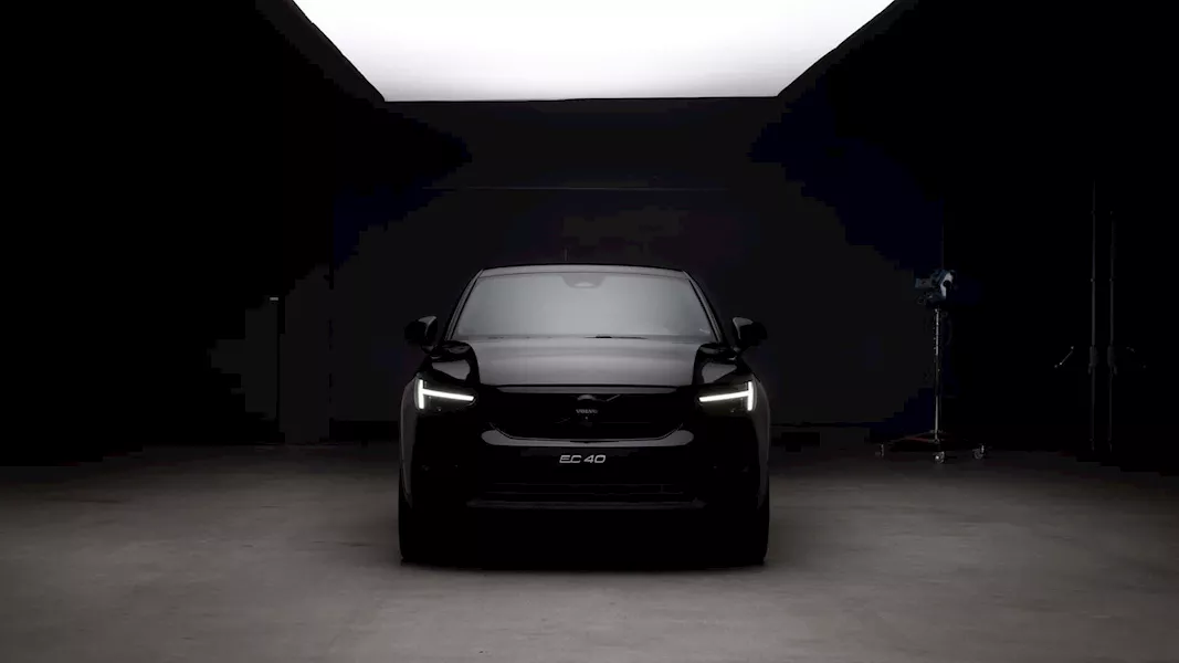 فولفو EC40 Black Edition