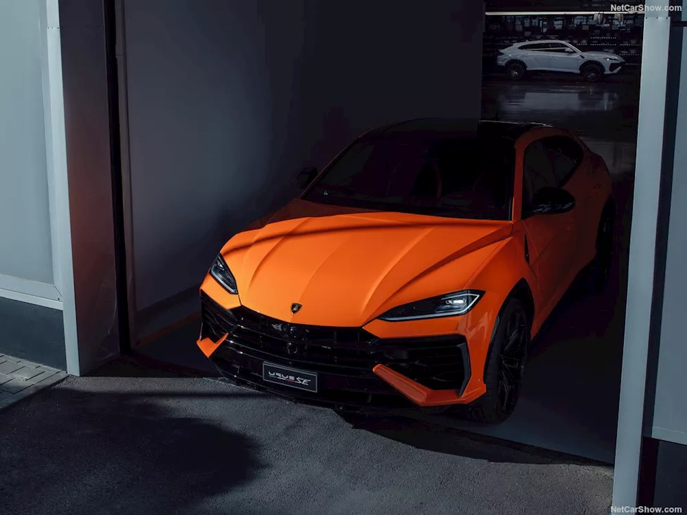 لامبورجيني Urus SE الهجينة