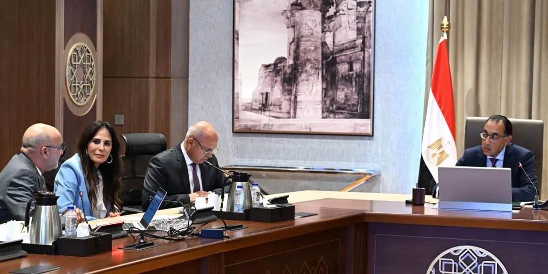 1 جانب من لقاء رئيس الوزراء بمسئولي المنصور