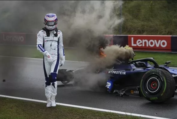 لوجان سارجنت لحظة احتراق سيارته